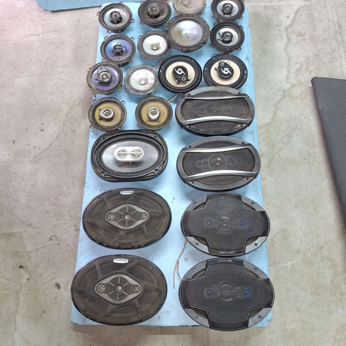 Овалы динамики колонки акустика на авто