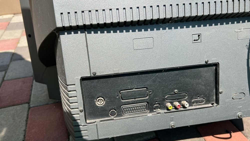 Кольоровий телевізор Rainford