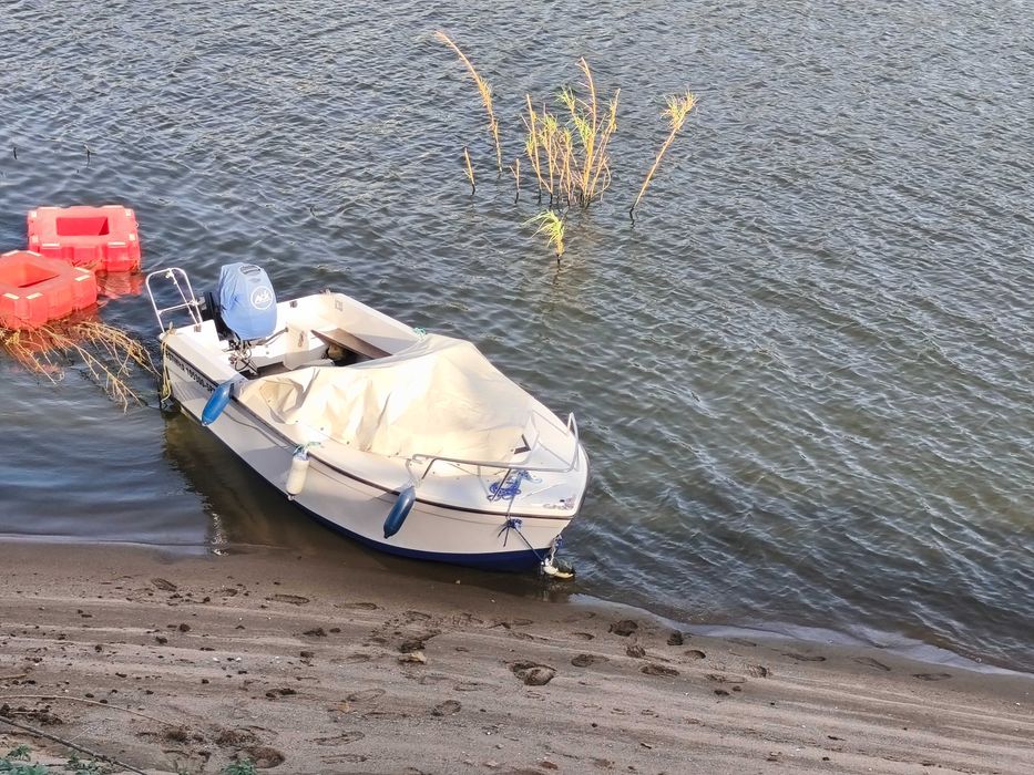 Barco semi cabinado 25hp4t