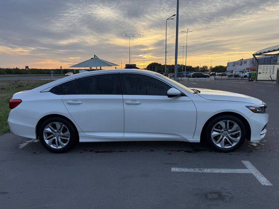 Honda Accord 2019 VIN 1HGCV1F18KA134838 фото оголошення 5 з 24