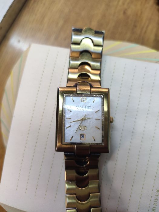 Часи швейцарські ,б/у.Скло в царапинах.