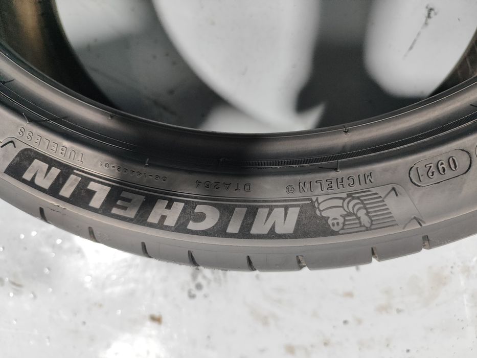 2 pneus semi novos 205-40R18 Michelin - Oferta dos Portes