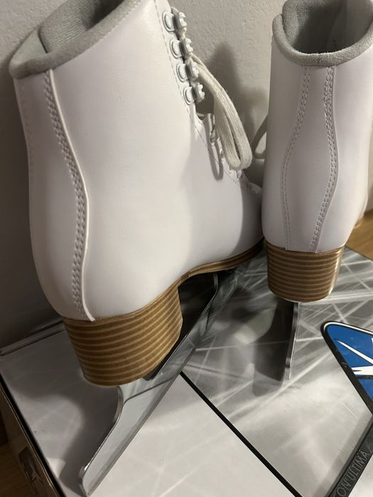 Łyżwy figurowe Jackson 500 rozmiar 8- 39,5 super stan