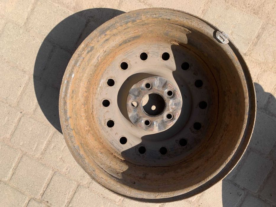 Диски  R16, 5x114,3, ET 40, DIA 66,1 з оригінальними ковпаками Nissan