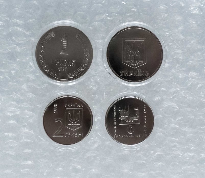 Монети 2 гривні 1998 р.,  1 гривня порошкова 1992 р у круглих капсулах