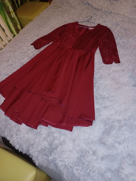 Sukienka z dłuższym tyłem