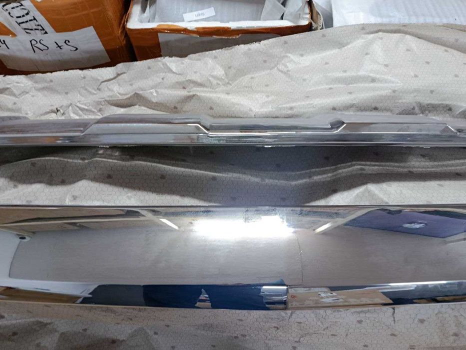 A1668858625 хром накладка на передний бампер амг Mercedes ML W166 amg