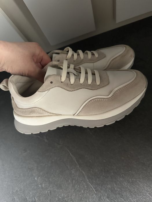 Шкіряні кросівки