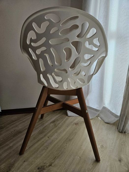 Cadeira IKEA Angrim Branca com Pés de Madeira - Pouco Uso