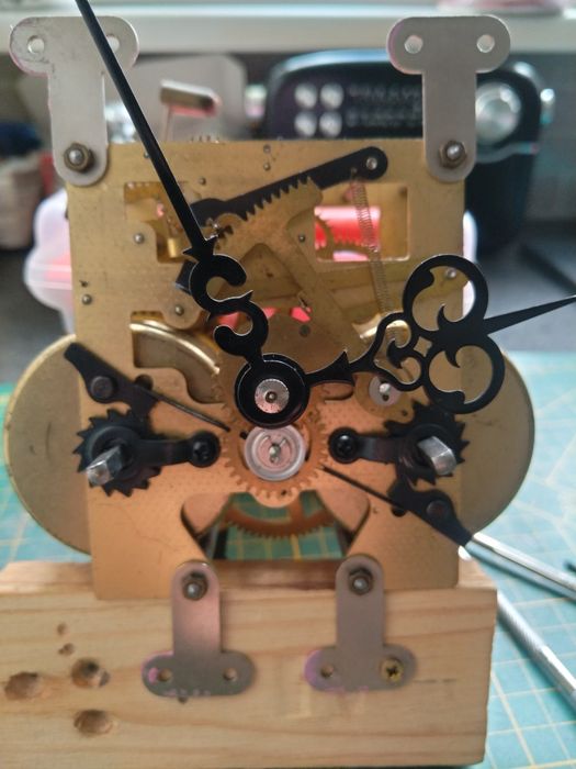 Mechanizm do zegara wiszacego