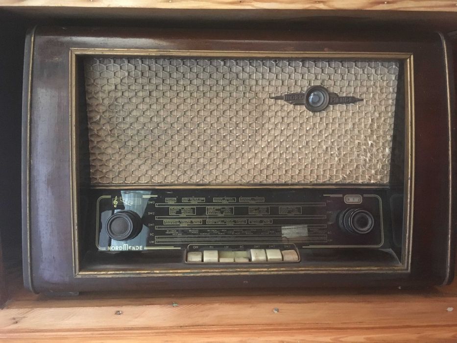 Radio marca NordMende antigo