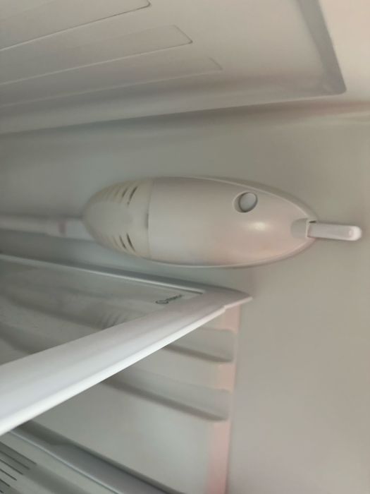 Продам холодильник indesit