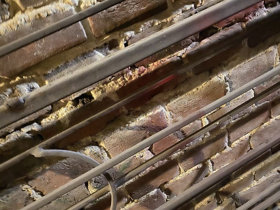 Металеві решітки на двері, вікна