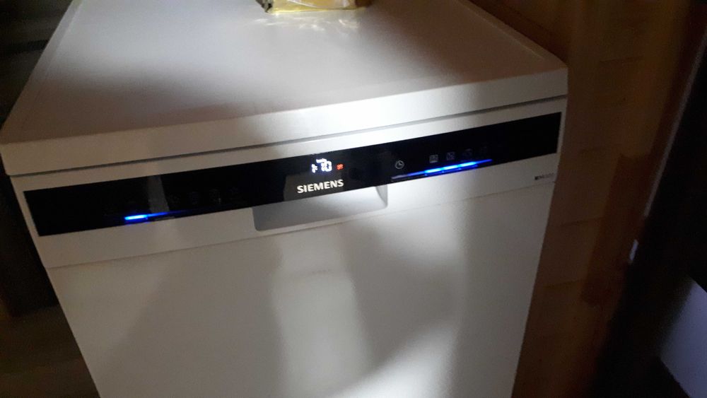 Окремостояча посудомийна машина Siemens