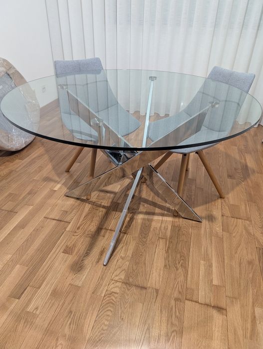 Mesa de jantar em vidro