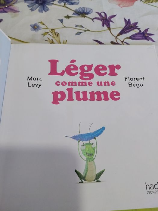 Léger comme une plume.  Portes incluídos