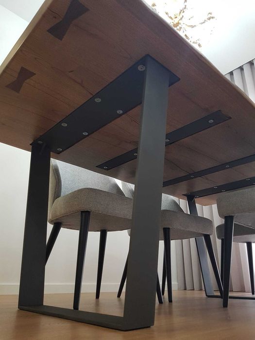 Mesa de madeira maciça em veio natural estilo industrial/rustico