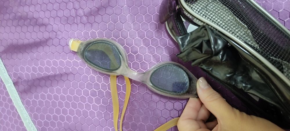 Óculos de piscina Sportone usados