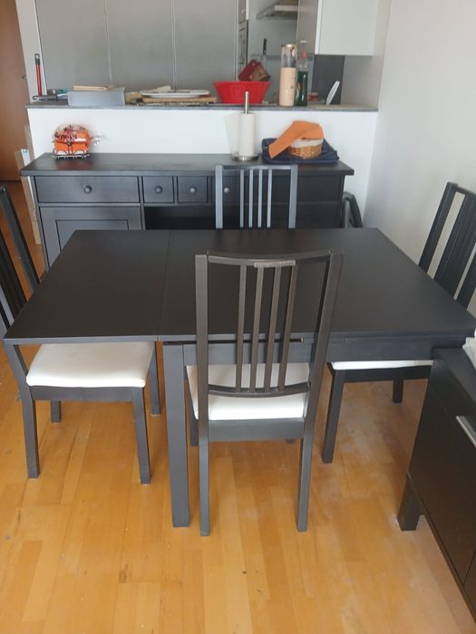 Mobilia de sala de refeições  marca IKEA