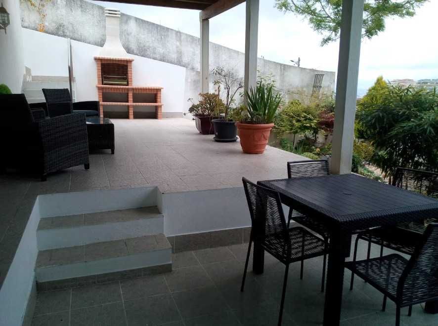 T2 com terraço e jardim em Sintra