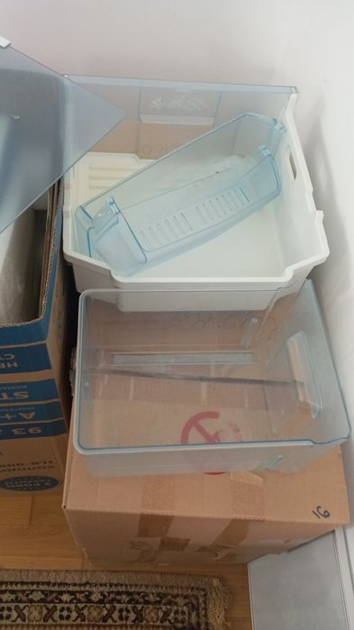 Продам полки для холодильника