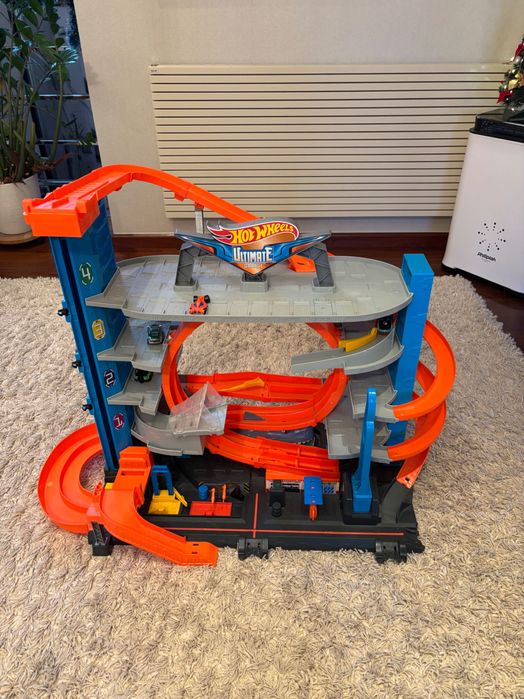 Garaz rekina Hot Wheels