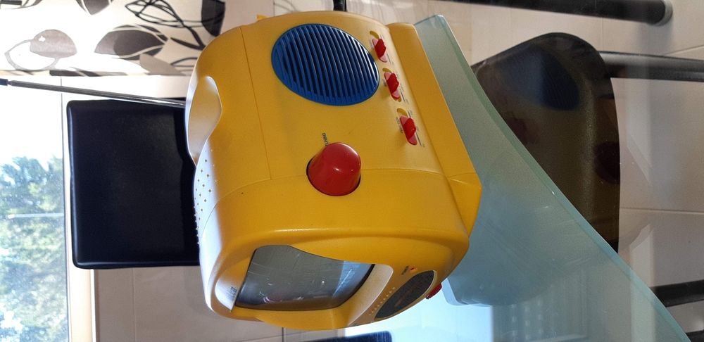 TV 12v - 230v + Rádio.