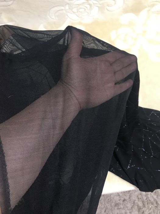 Сукня вечірня з пір‘ям  та сіткою /максі