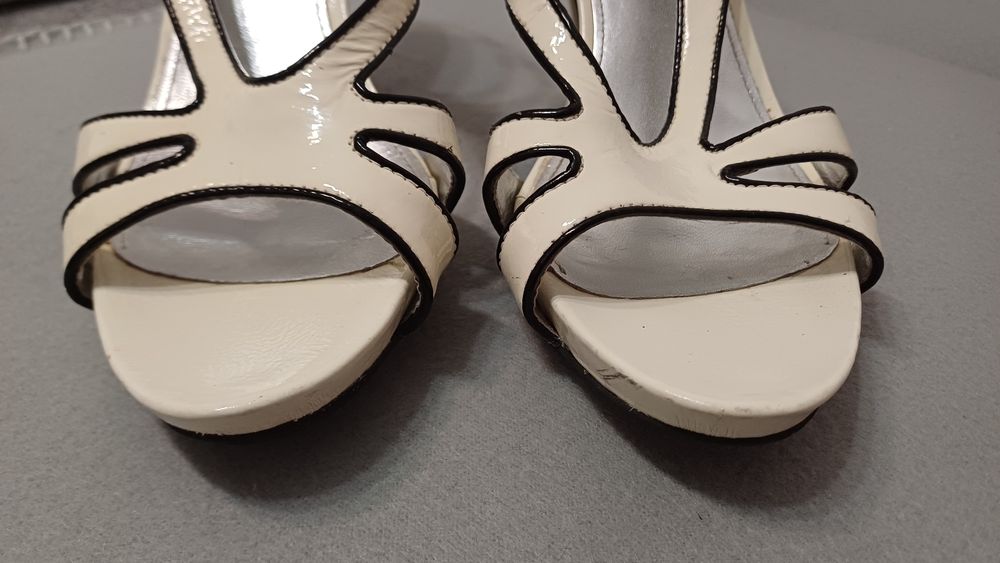 Karnawał sandały damskie ECCO białoczarne lakierowane r. 39 obcas 9cm