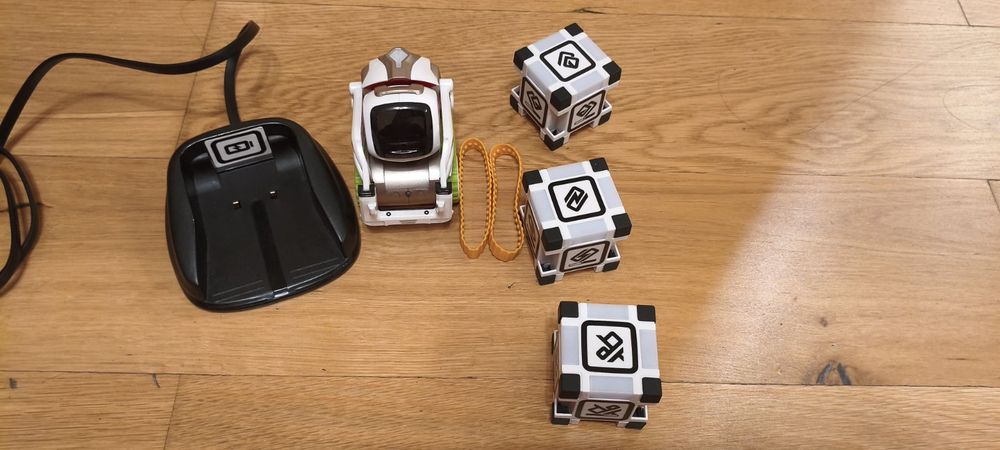 Робот Cozmo а ідеальному стані