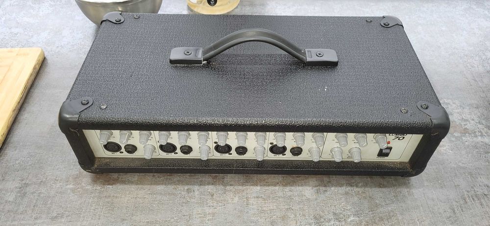 Wzmacniacz mikser estradowy 4CH Omnitronic 100 Watt