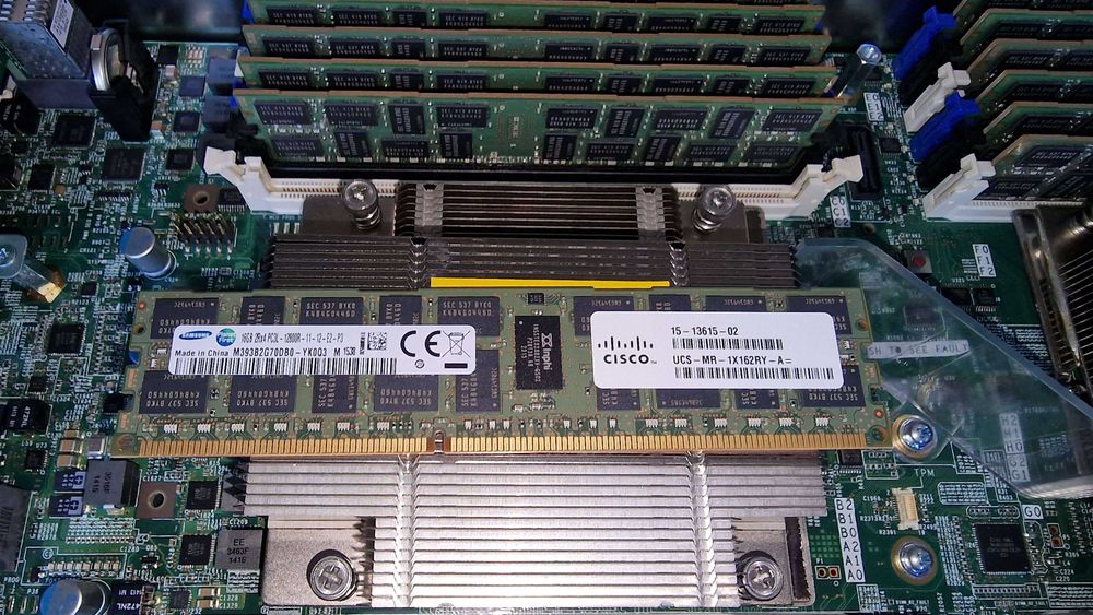 Списанные Сервера Cisco UCS B200 M3 2xE5-2680 24x16GB 12800R (384GB)