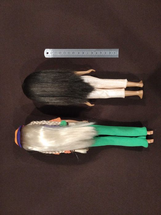 Bonecas Barbie, Nancy e outras