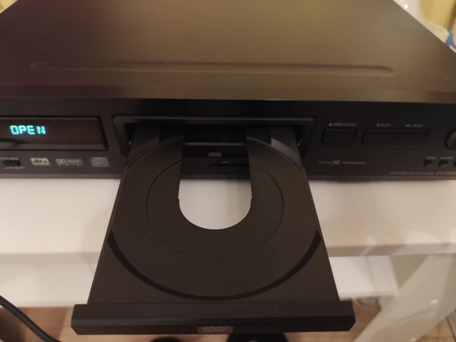 Odtwarzacz DVD CD Onkyo  dv-s535