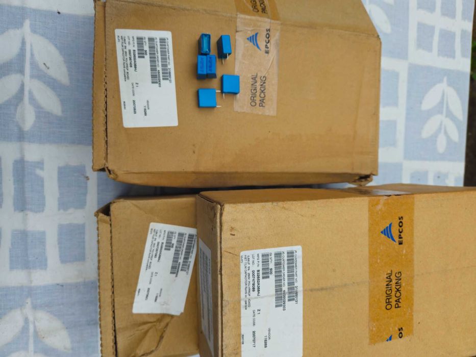 Kondensator 0,68 mf.  250 V  - 250 szt.