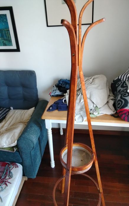 Bengaleiro estimado imitação arte deco mas com um desenho moderno