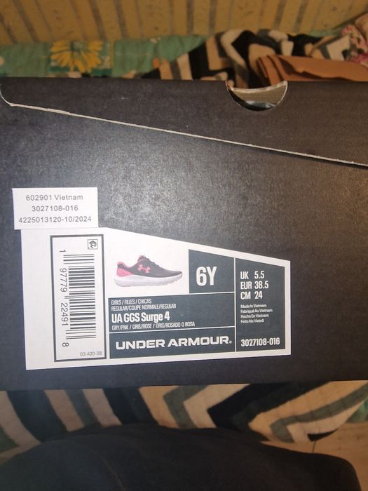 Продаються жіночі кросівки