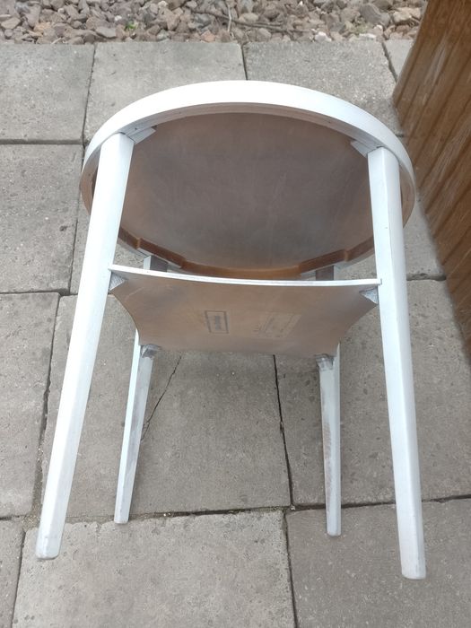 Sprzedam drewniany stolik wysokość 60 cm.