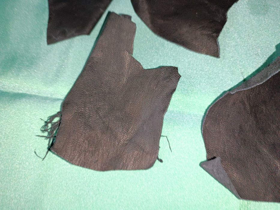 Залишки, обрізки шкіри