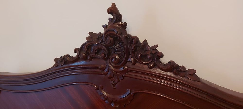Mobília de quarto completa em madeira maciça – estilo Luis XVI
