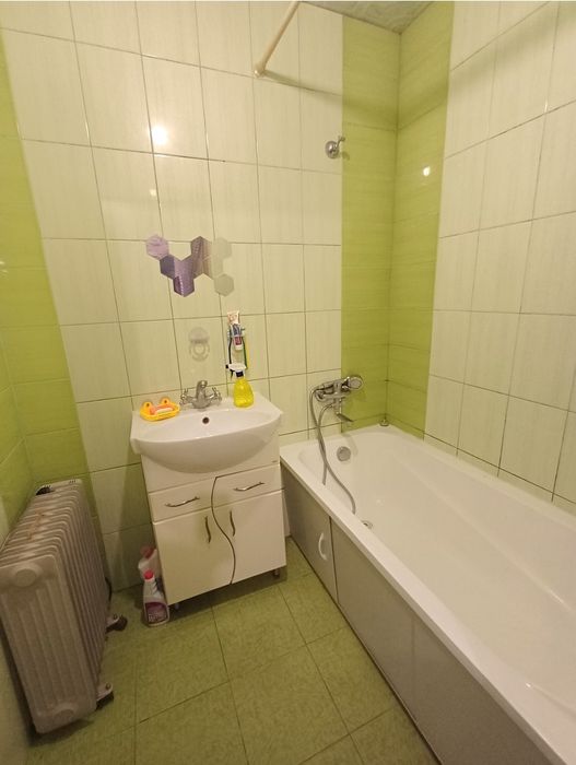 Продам 3-х комнатную " Чешку" 70 м2  НАМЫВ  Квадратный холл!!!