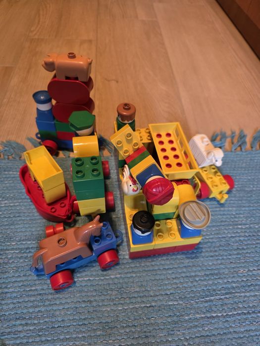 Conjunto de Legos grandes para crianças.