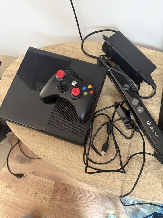 Xbox 360 slim e  RGH3 z kinectem