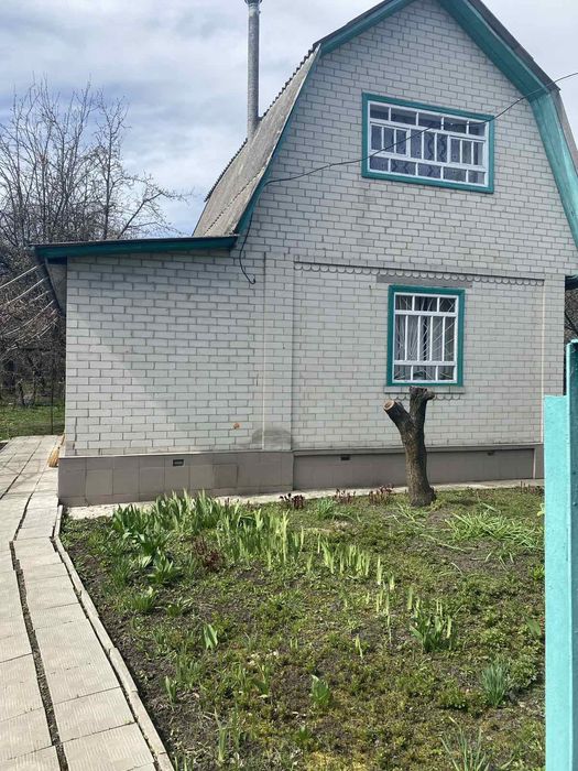 Дачний будинок з ділянкою 17 соток