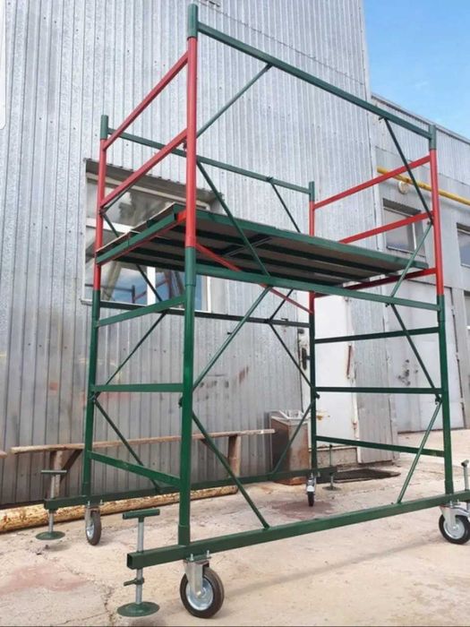 Вишка тура. Леса строительные. Риштовка. Ліса. Будівельні риштування.