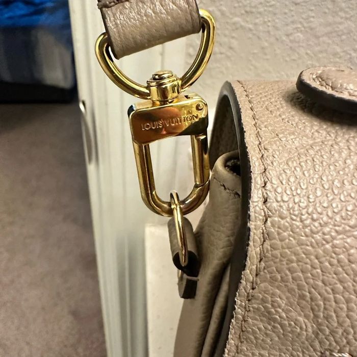 Louis Vuitton Mettis Beje