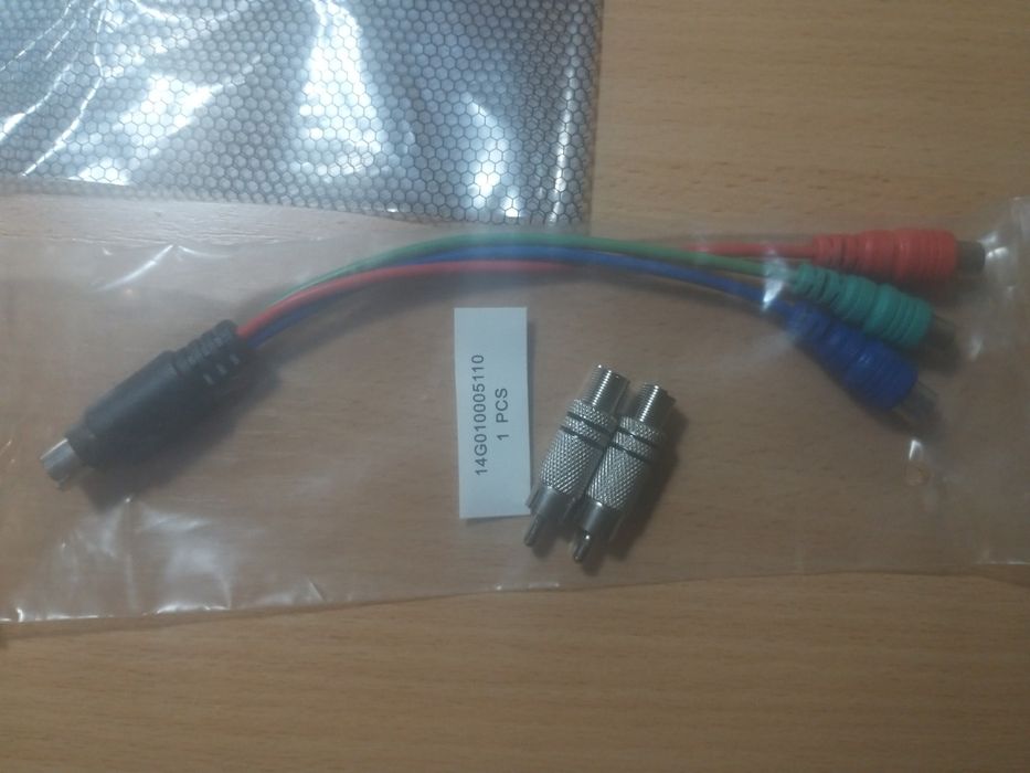 Кабель SATA и тюльпаны для подключения колонок. Силовые кабели