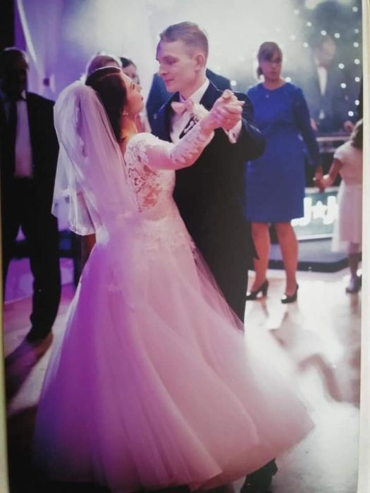 suknia ślubna z koronką