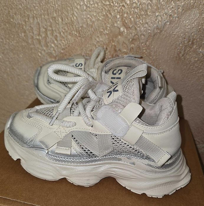 Кросівки для дівчинки