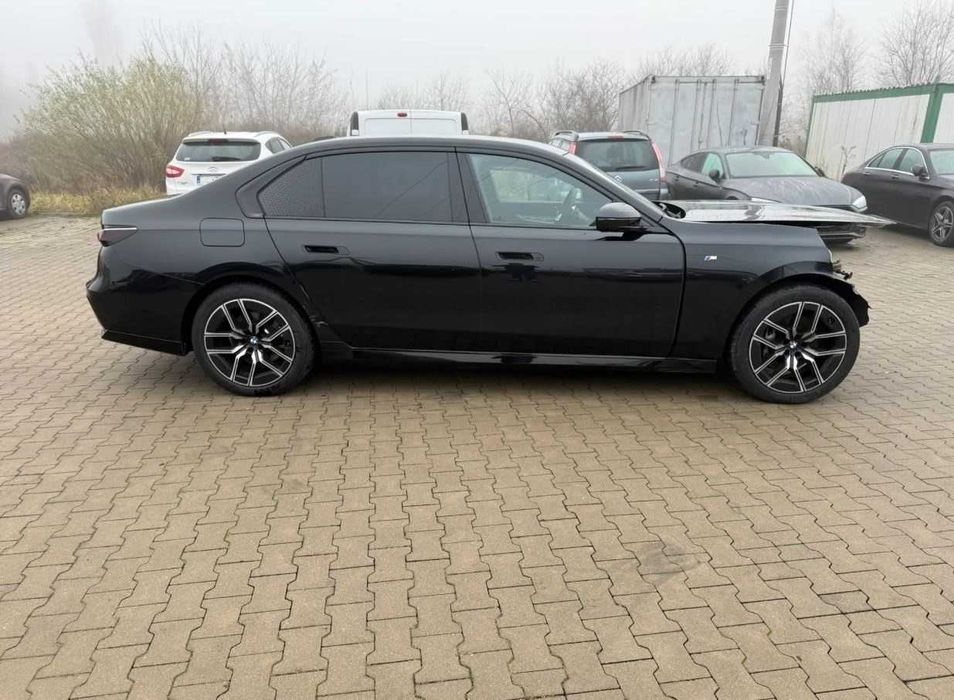Разборка BMW 7 G70 M бмв Бампер капот крыло фара дверь фонарь запчасти